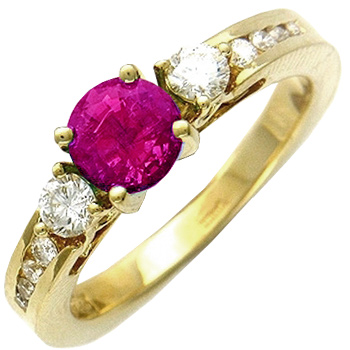 Кольцо с бриллиантами, рубином из желтого золота 750 пробы (арт. 313875)