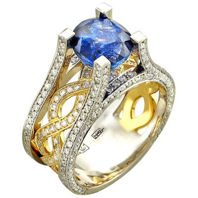 Кольцо с бриллиантами, сапфиром из комбинированного золота 750 пробы (арт. 421296)