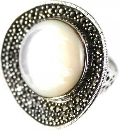 Кольцо с перламутром, марказитом из серебра (арт. 735541)