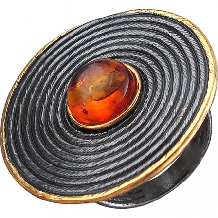 Кольцо с 1 янтарем из чернёного серебра с позолотой (арт. 838590)