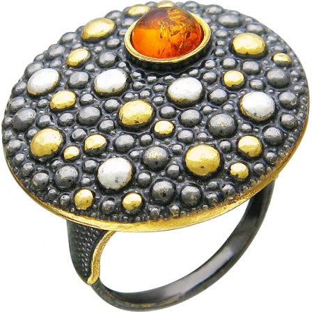 Кольцо с янтарем из чернёного серебра с позолотой (арт. 838602)