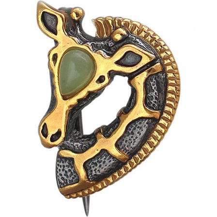 Брошь Жираф с 1 нефритом из чернёного серебра с позолотой (арт. 838844)
