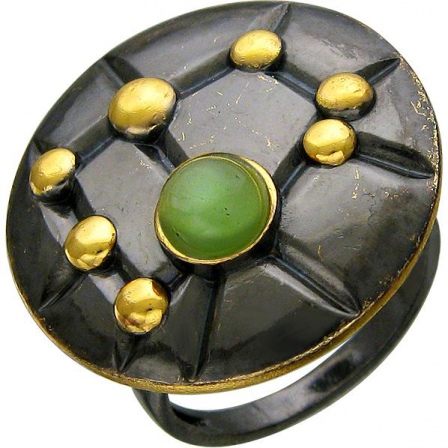 Кольцо с нефритами из чернёного серебра с позолотой (арт. 855504)