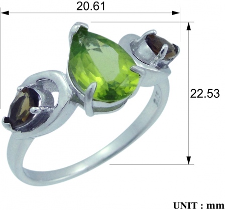 Кольцо с хризолитами и фианитами из серебра (арт. 2390434)