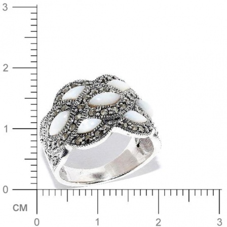 Кольцо с перламутром и марказитами из серебра (арт. 905714)