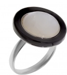 Кольцо с перламутром и ониксами из серебра (арт. 2391199)