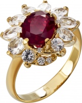 Кольцо с сапфирами, рубином и бриллиантами из жёлтого золота 750 пробы (арт. 2480586)