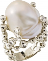 Кольцо с жемчугом, сапфирами и бриллиантами из белого золота (арт. 2490360)
