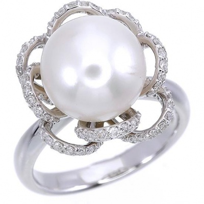 Кольцо с жемчугом и бриллиантами из белого золота