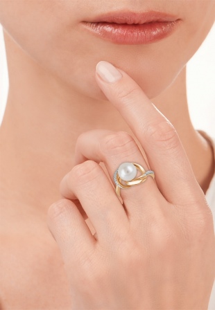Кольцо с жемчугом и бриллиантами из красного золота (арт. 2001101)