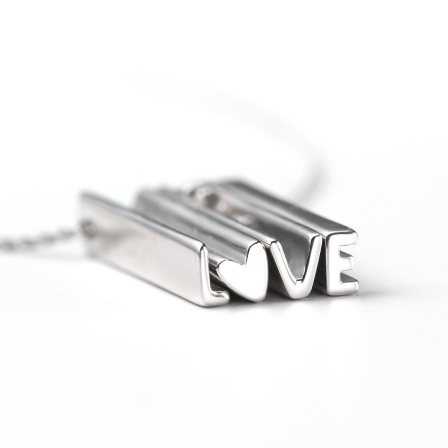 Колье LOVE с 1 бриллиантом из серебра (арт. 2054125)