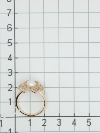 Кольцо с жемчугом и фианитами из серебра с позолотой (арт. 2129038)