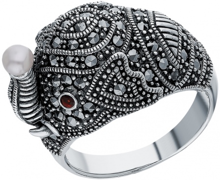Кольцо Слон с гранатами, жемчугом и марказитами из серебра (арт. 2140192)