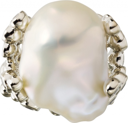 Кольцо с жемчугом, сапфирами и бриллиантами из белого золота (арт. 2490458)
