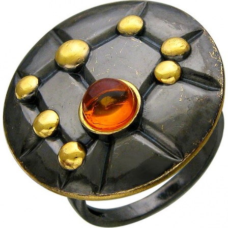 Кольцо с янтарем из чернёного серебра с позолотой (арт. 847635)