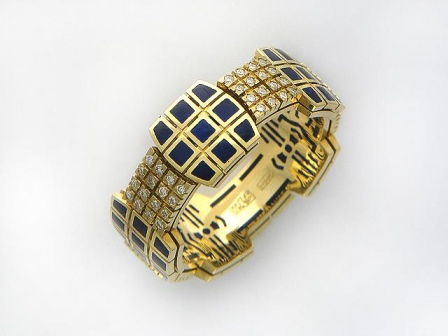Кольцо с бриллиантами и эмалью из комбинированного золота 750 пробы (арт. 854334)