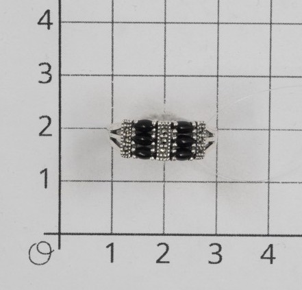 Кольцо с марказитами и ониксами из серебра (арт. 2140281)