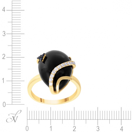 Кольцо с бриллиантами, ониксом, сапфирами из желтого золота (арт. 730488)