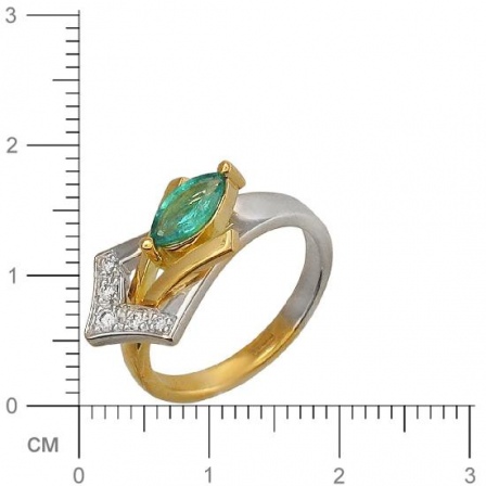 Кольцо с изумрудом и фианитами из комбинированного золота (арт. 835944)