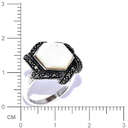 Кольцо с перламутром и марказитами из серебра (арт. 904769)