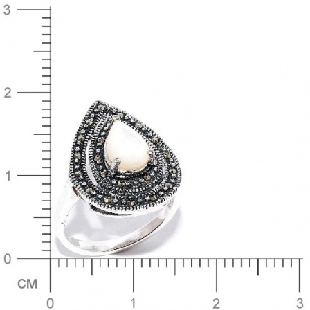 Кольцо с перламутром и марказитами из серебра (арт. 905378)