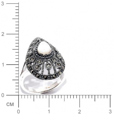 Кольцо с перламутром и марказитами из серебра (арт. 905711)
