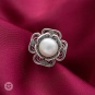 Кольцо Цветок с 1 жемчугом из серебра