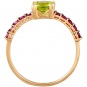 Кольцо с хризолитом и рубинами из жёлтого золота