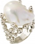 Кольцо с жемчугом, сапфирами и бриллиантами из белого золота